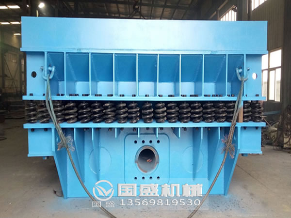 振動(dòng)落砂機(jī)運(yùn)行 振動(dòng)落砂機(jī)運(yùn)行
